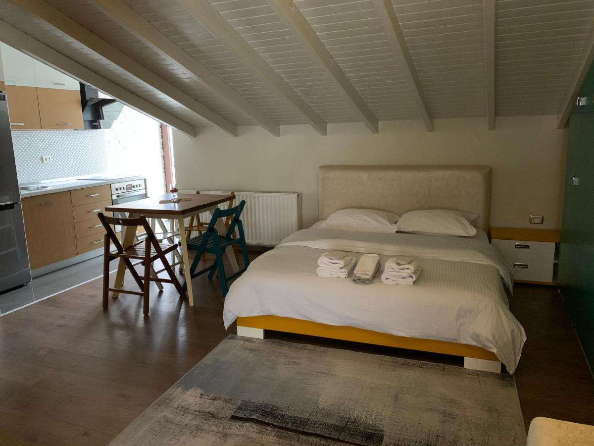 Guest House People Korce Exterior photo