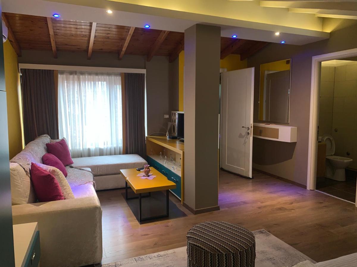 Guest House People Korce Exterior photo